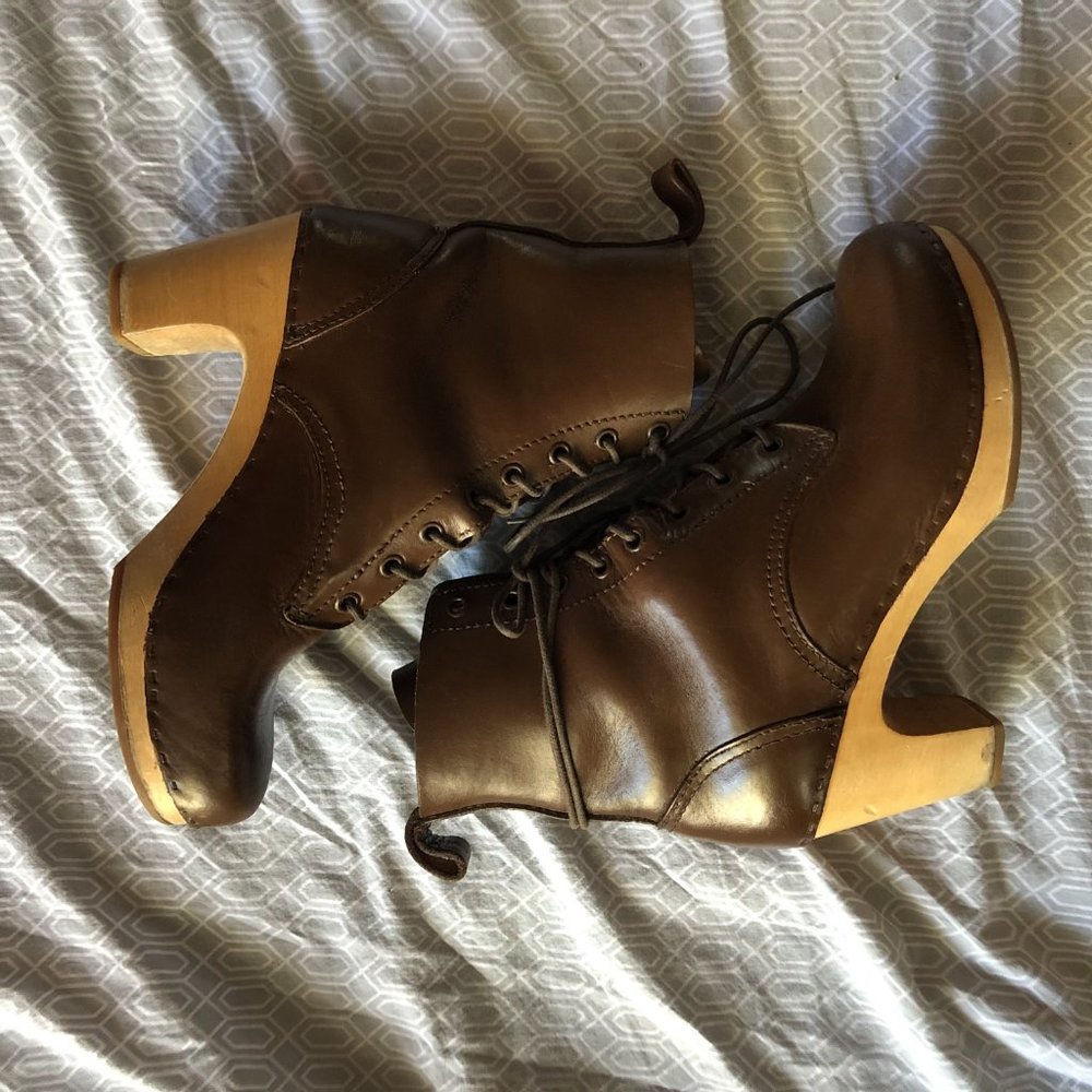 Swedish Hasbeens Brown Leather Lace-Up Platform Clog Boots with Tan Wood Soles - Picture 4 of 16